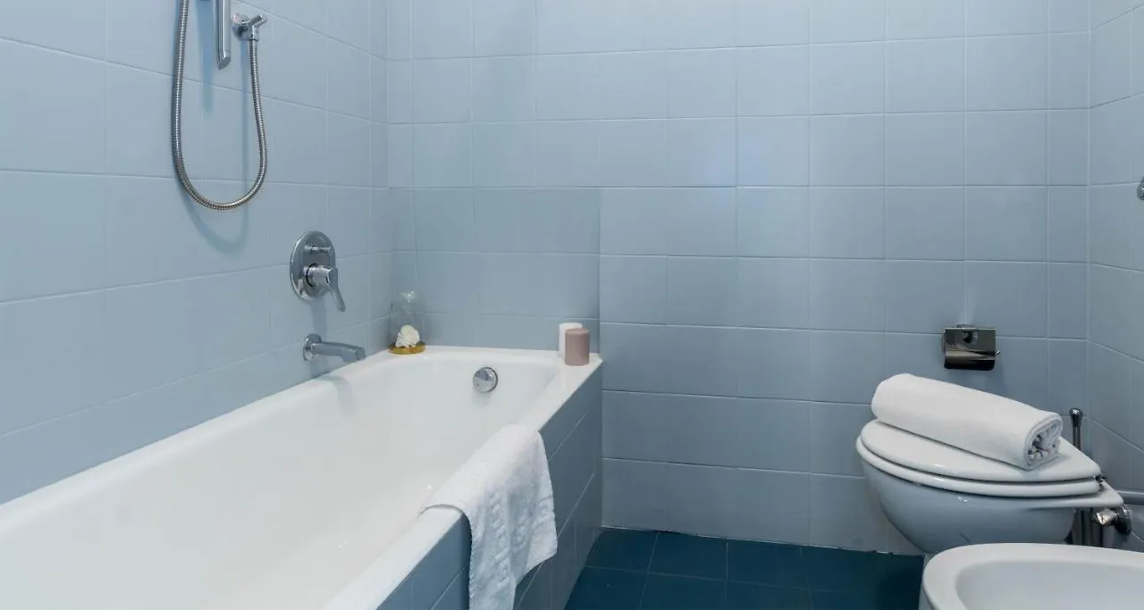 Altido Austere Elegance Apartment Milan
