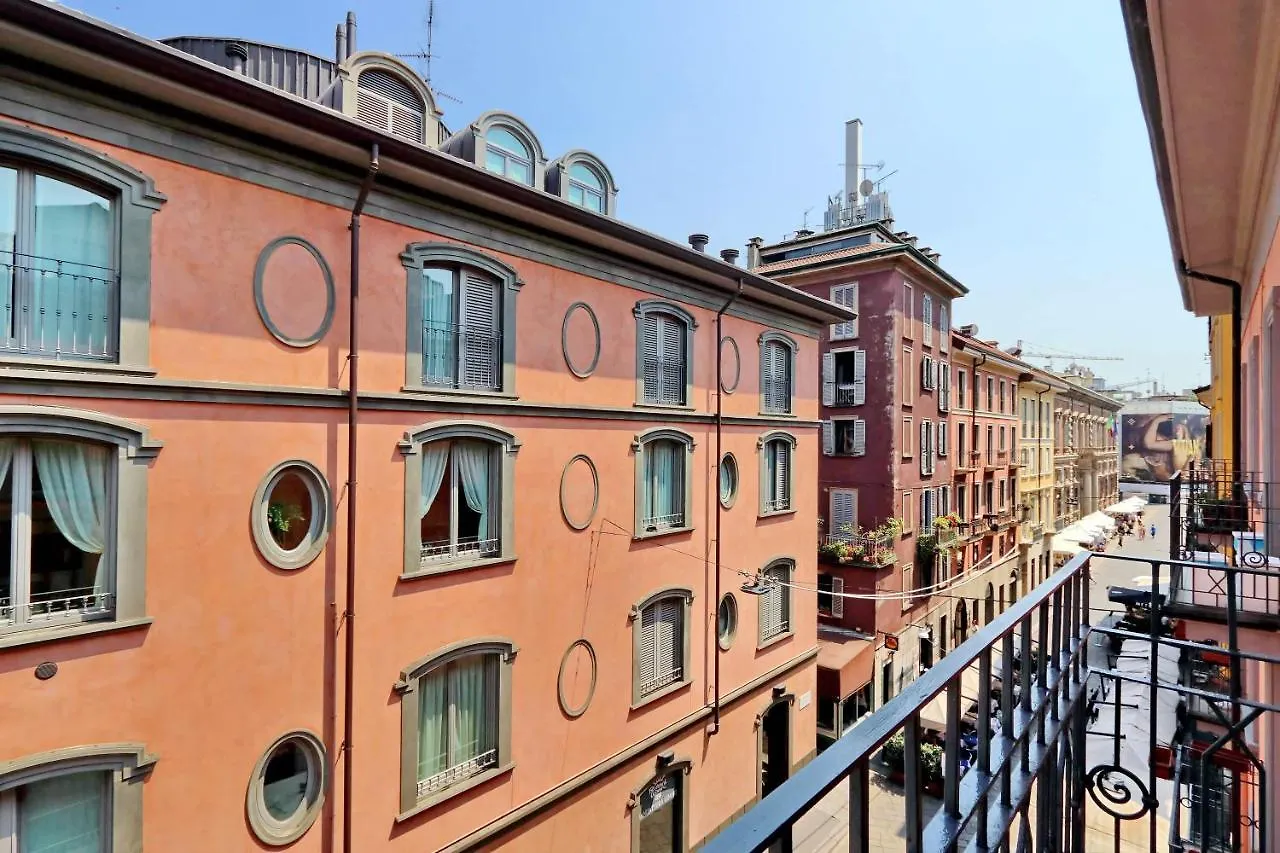 Altido Austere Elegance Apartment Milan
