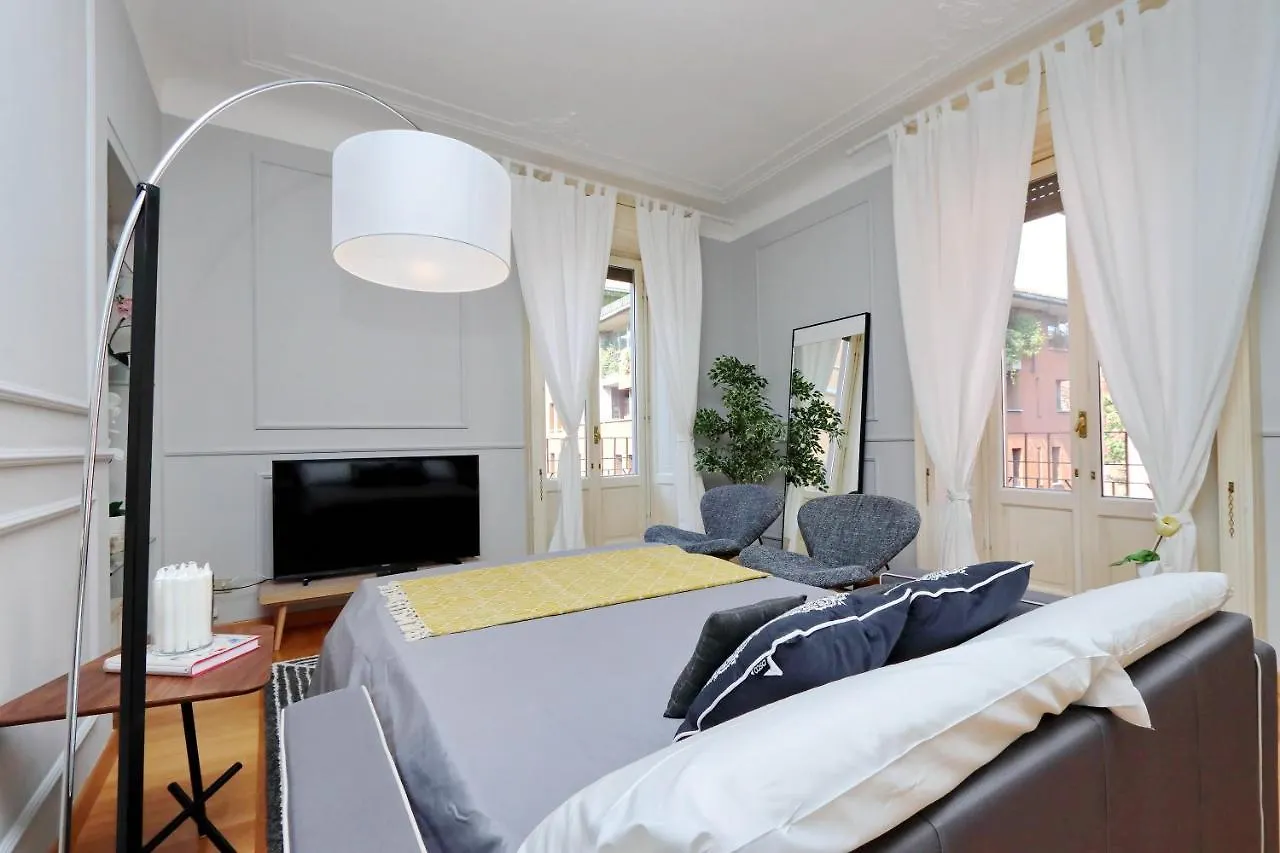 Altido Austere Elegance Apartment Milan