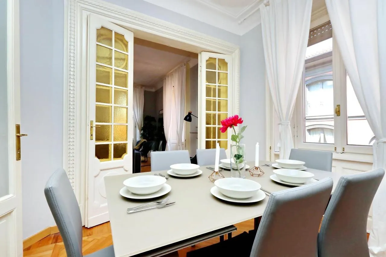 Altido Austere Elegance Apartment Milan