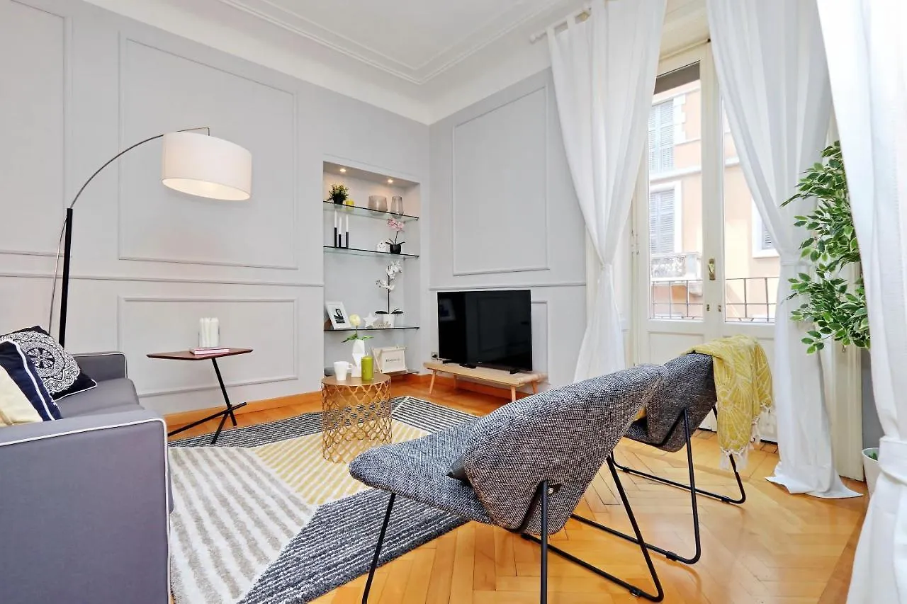 Altido Austere Elegance Apartment Milan