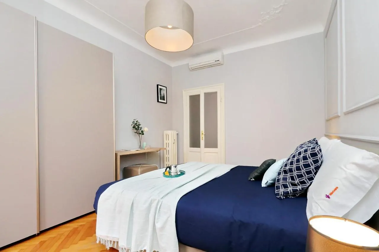 Altido Austere Elegance Apartment Milan