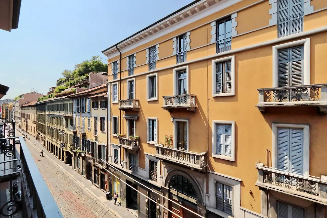 Altido Austere Elegance Apartment Milan