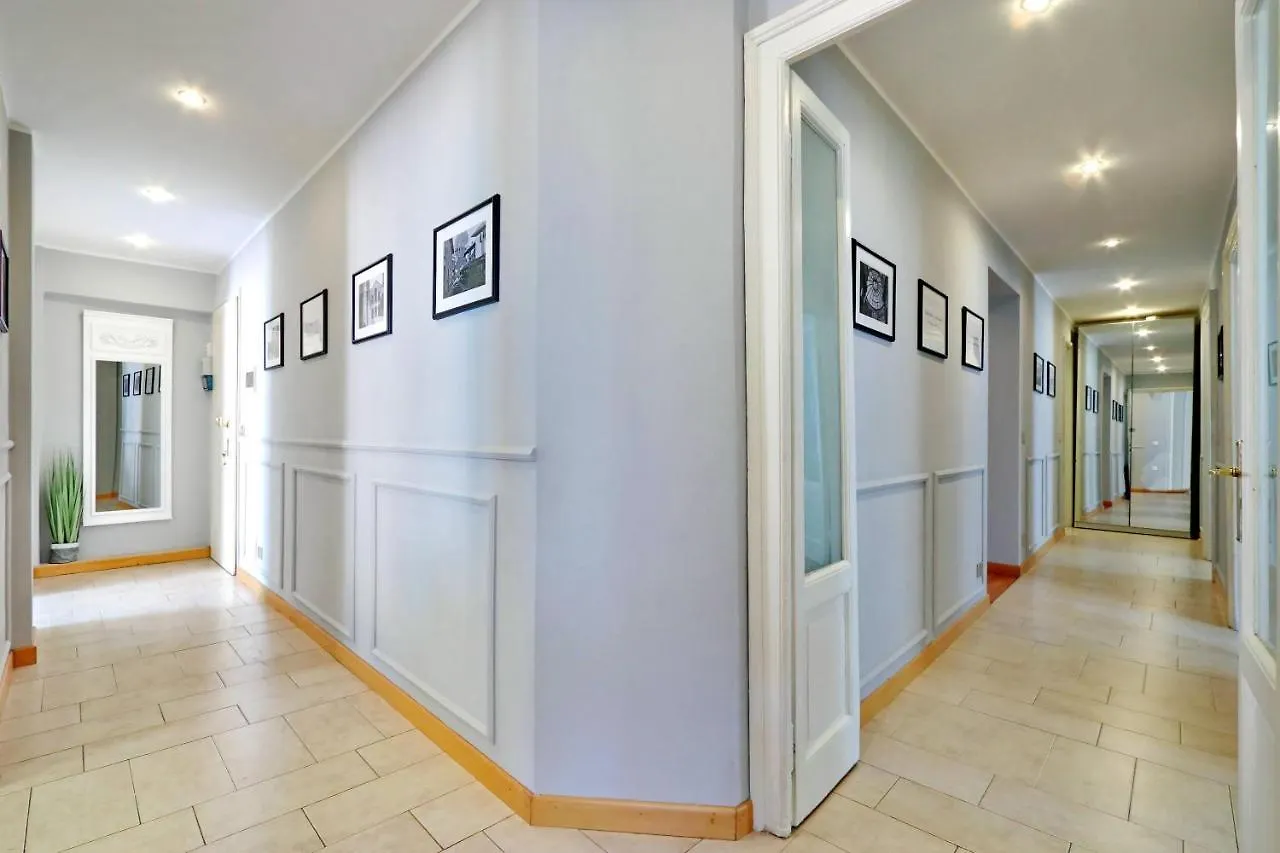 Altido Austere Elegance Apartment Milan