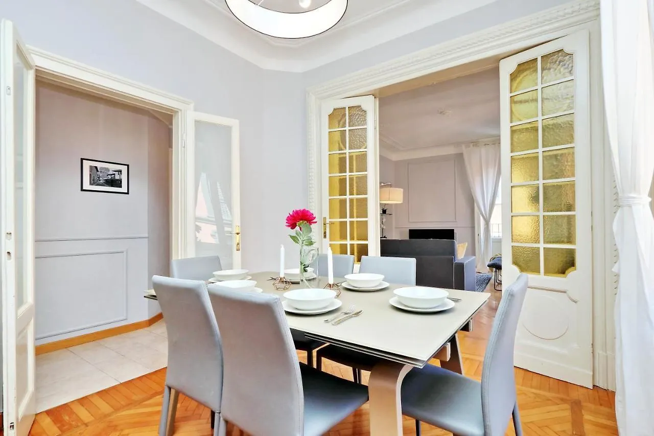 Altido Austere Elegance Apartment Milan